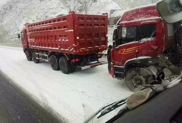 卡车在雪地里打滑怎么办？应急措施学起来
