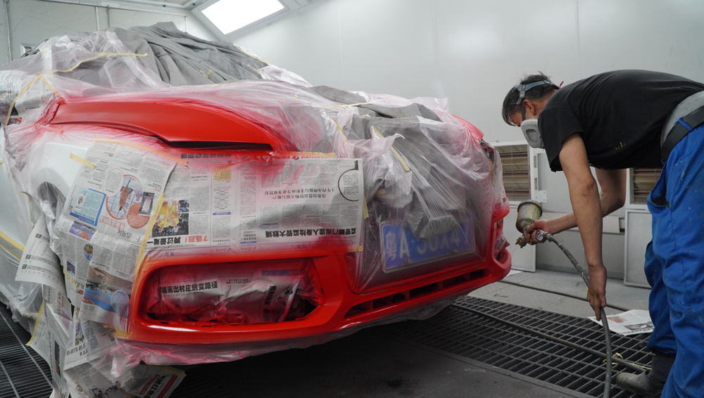 施立盾猛禽漆改装车，白色奥迪改高亮大红色，颜值高回头率更高